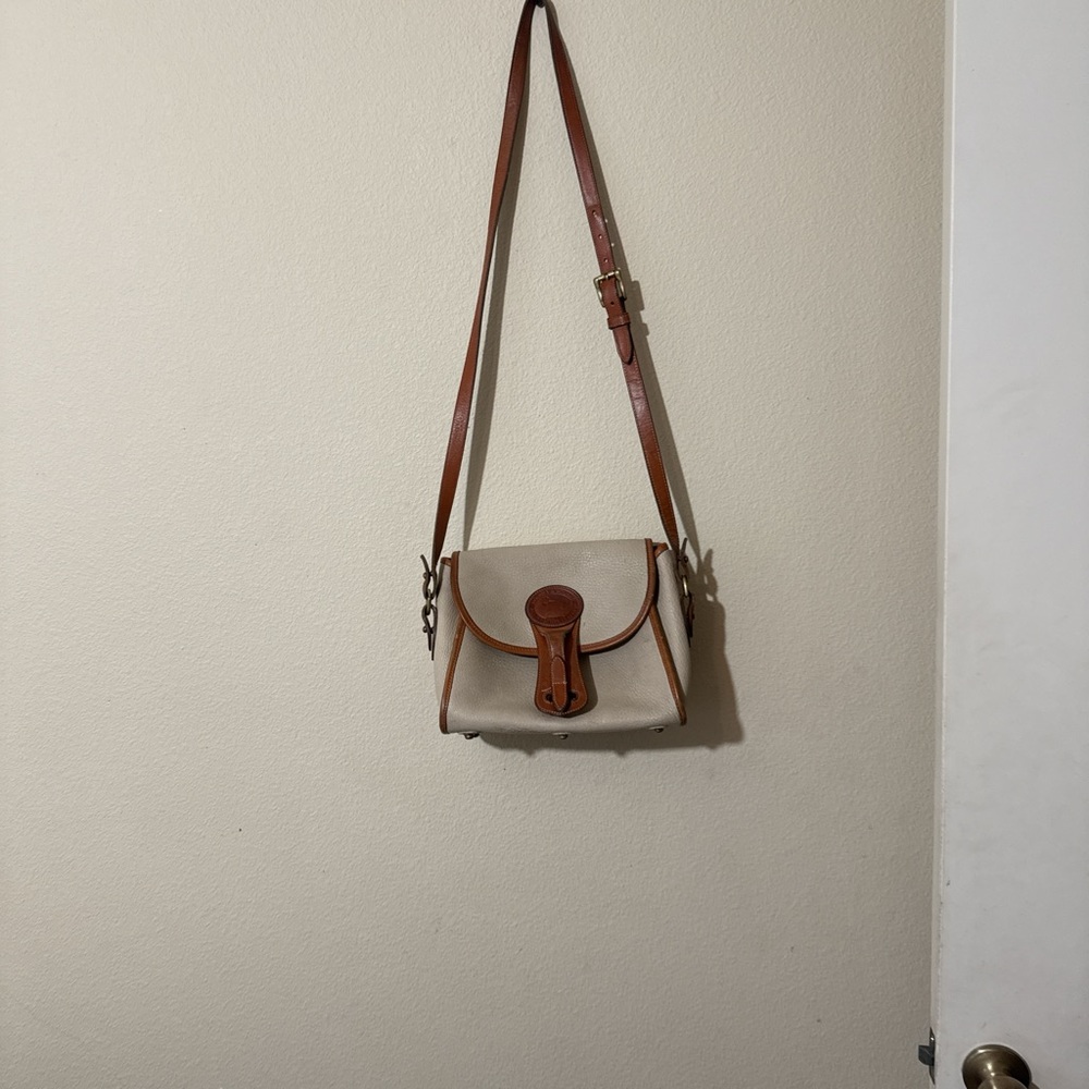 Vintage dooney and bourke shoulder crossbody bag